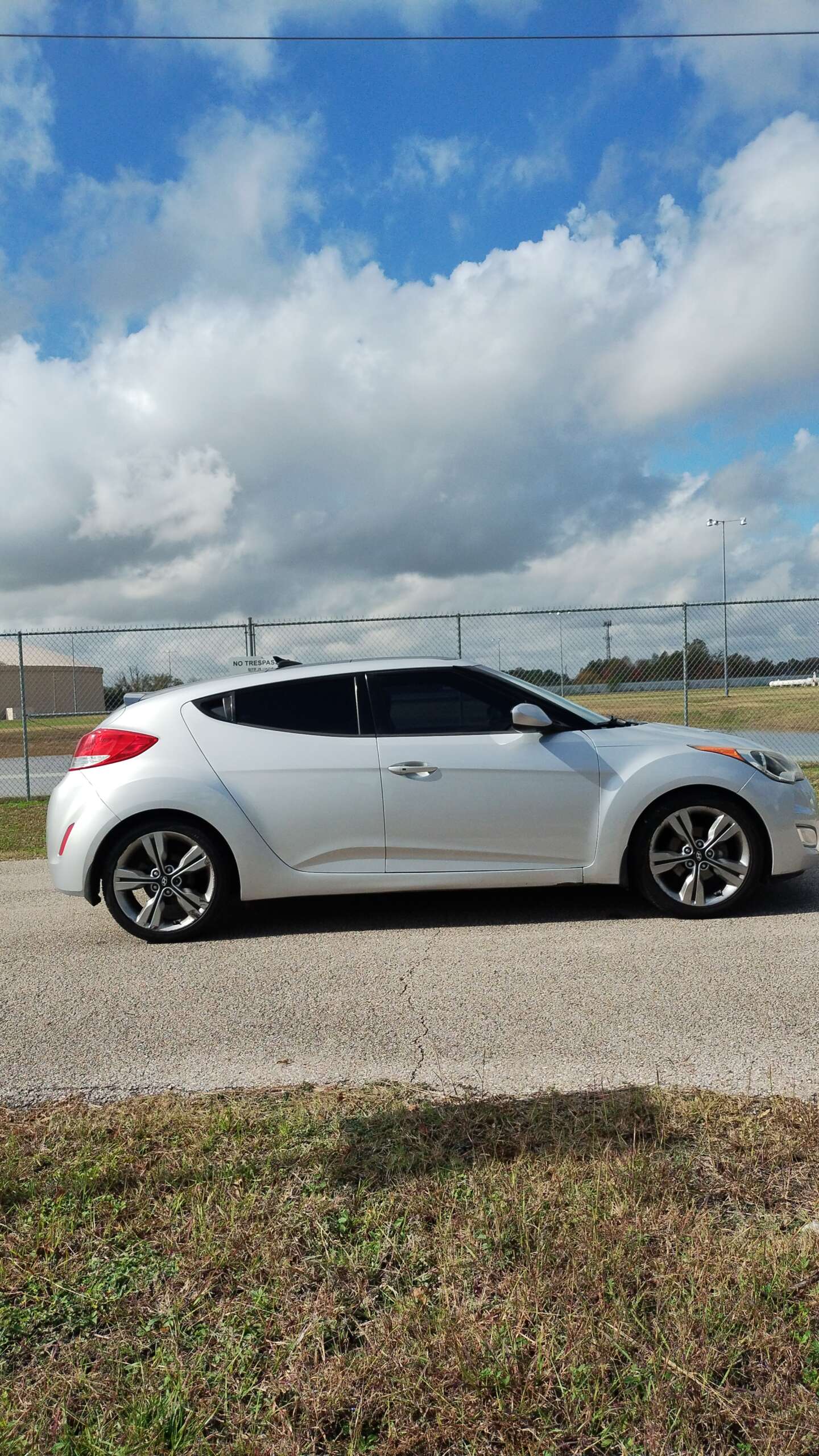 
								HYUNDAI VELOSTER full									