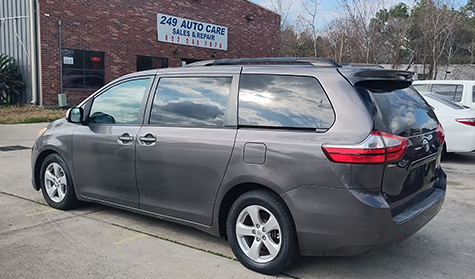 
								Toyota  Sienna full									